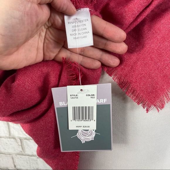 Red oversized wrap blanket scarf - Picture 3 of 3